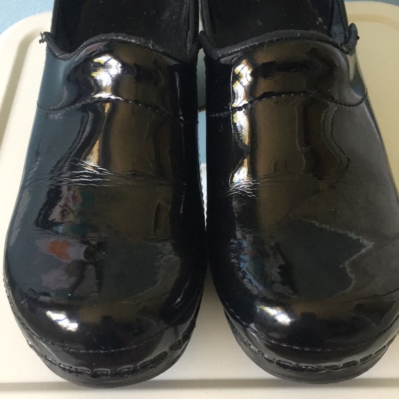 Black patent leather Sanita clogs size 36 - Picture 2 of 8